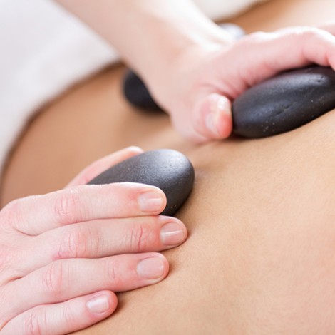 MASAJE CON PIEDRAS...